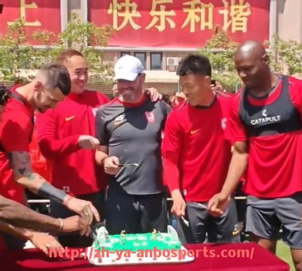 安博体育官网-法甲赛季调整与球队战术变化全景剖析