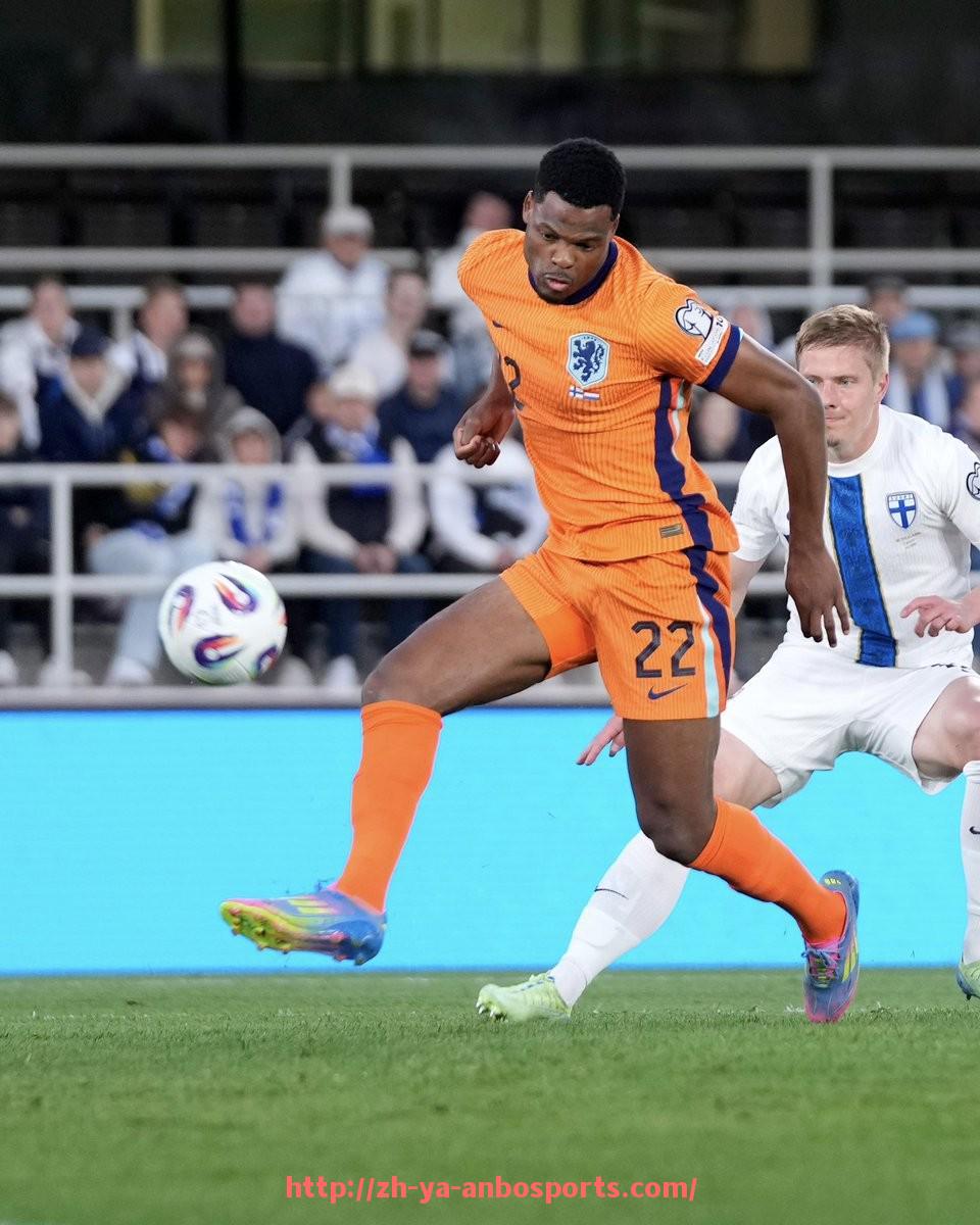 安博体育官网-法甲比赛战术对比及球队进攻防守策略解析